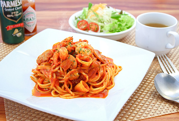 シーフードのトマトソースパスタ